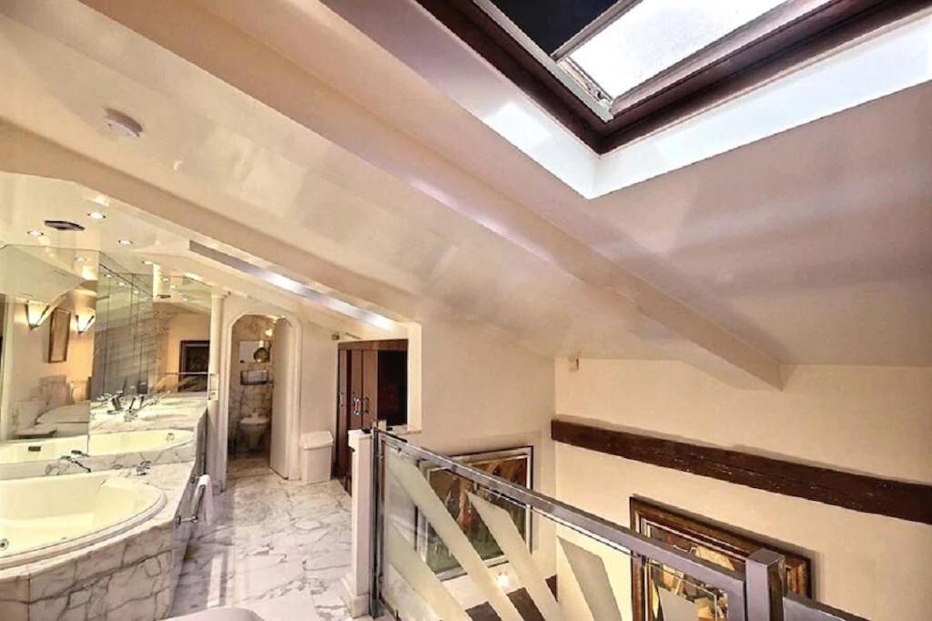 Louvre Terrace *